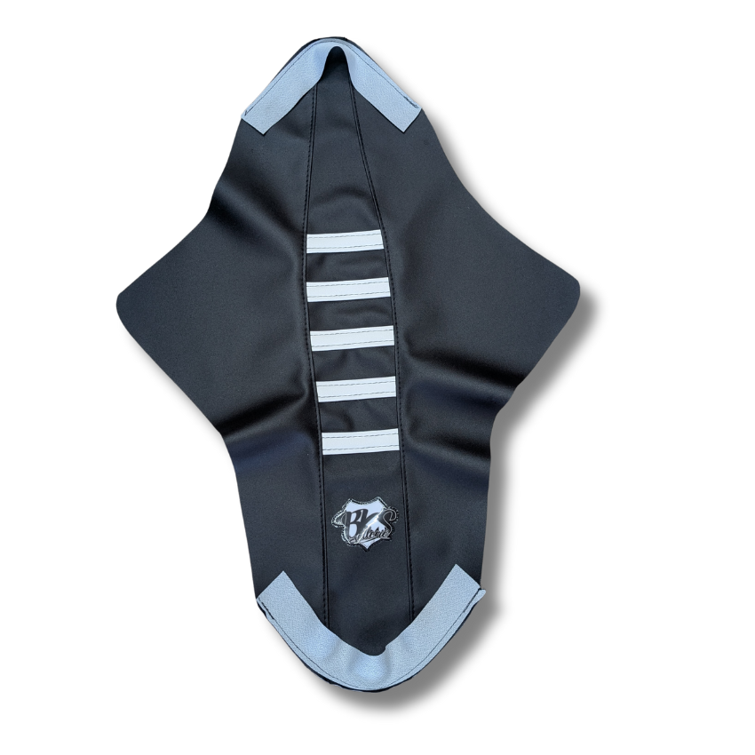 Housse De Selle BKS - Peugeot Xp7 (2011-2015) -Evo Black Blanc- Noir/Blanc