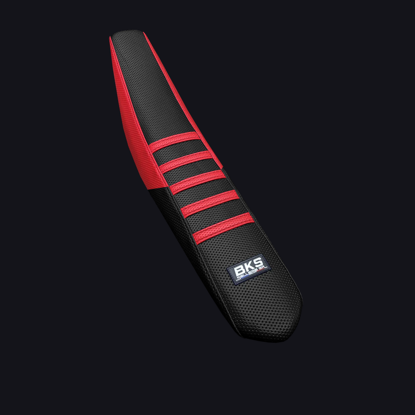 Housse de selle cross Beta — Noire à flanc rouge, cousue main par BKS