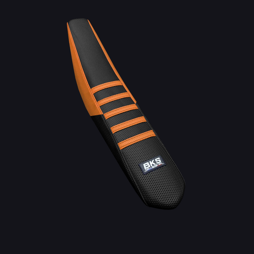 Housse de selle cross KTM — Noire à flanc orange, cousue main par BKS