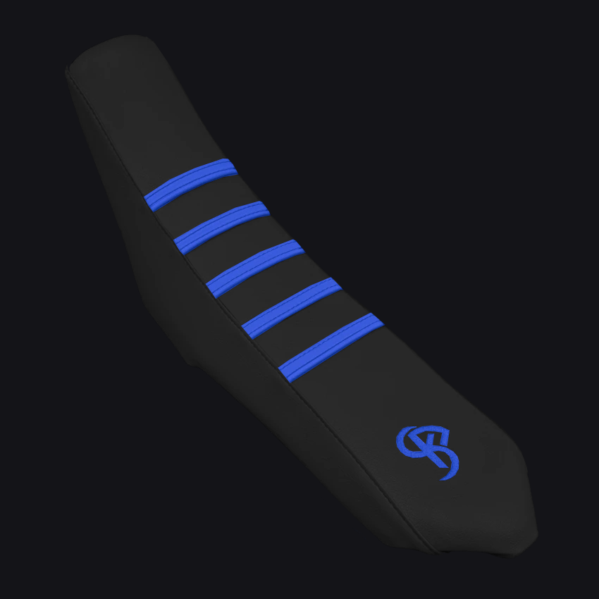 Housse de selle 50cc EVO BLACK Bleu — bandes grip sur dessus noir, cousue main par BKS