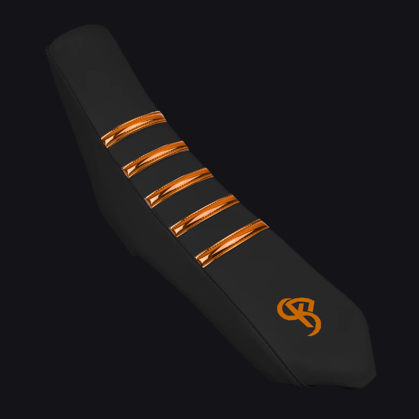 Housse de selle 50cc EVO BLACK Orange finition chrome — bandes grip sur dessus noir, cousue main par BKS
