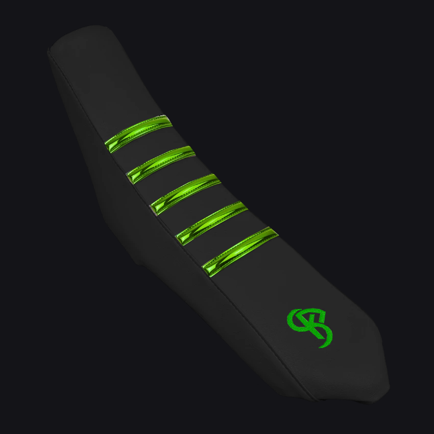 Housse de selle 50cc EVO BLACK Vert finition chrome — bandes grip sur dessus noir, cousue main par BKS